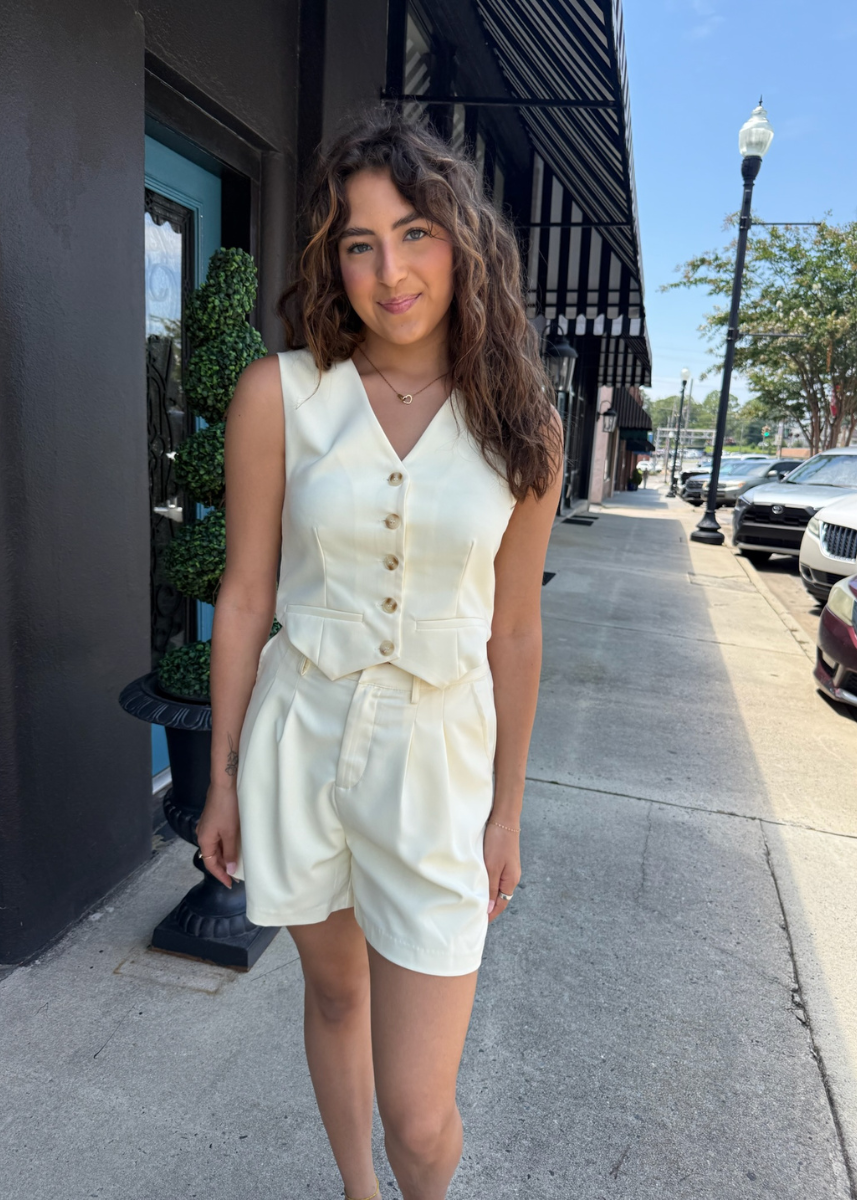 Season's Bloom Pleated Shorts - Butter Yellow