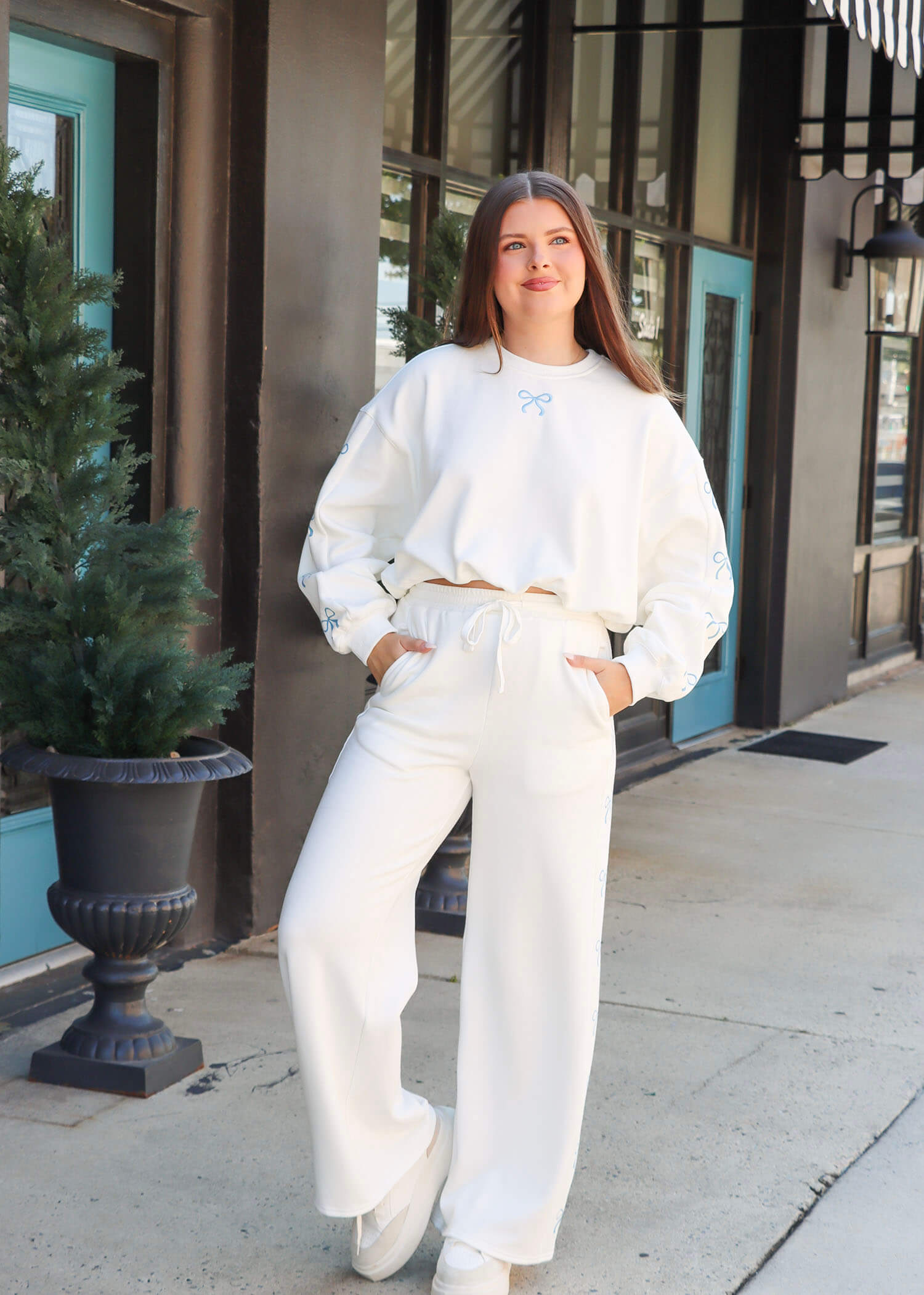 Seal It with a Bow Sweatpants - White