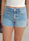 Lilly Comfort Stretch Short - Light Denim
