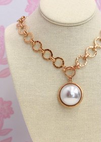 Gold dome pendant necklace with large pearl accent