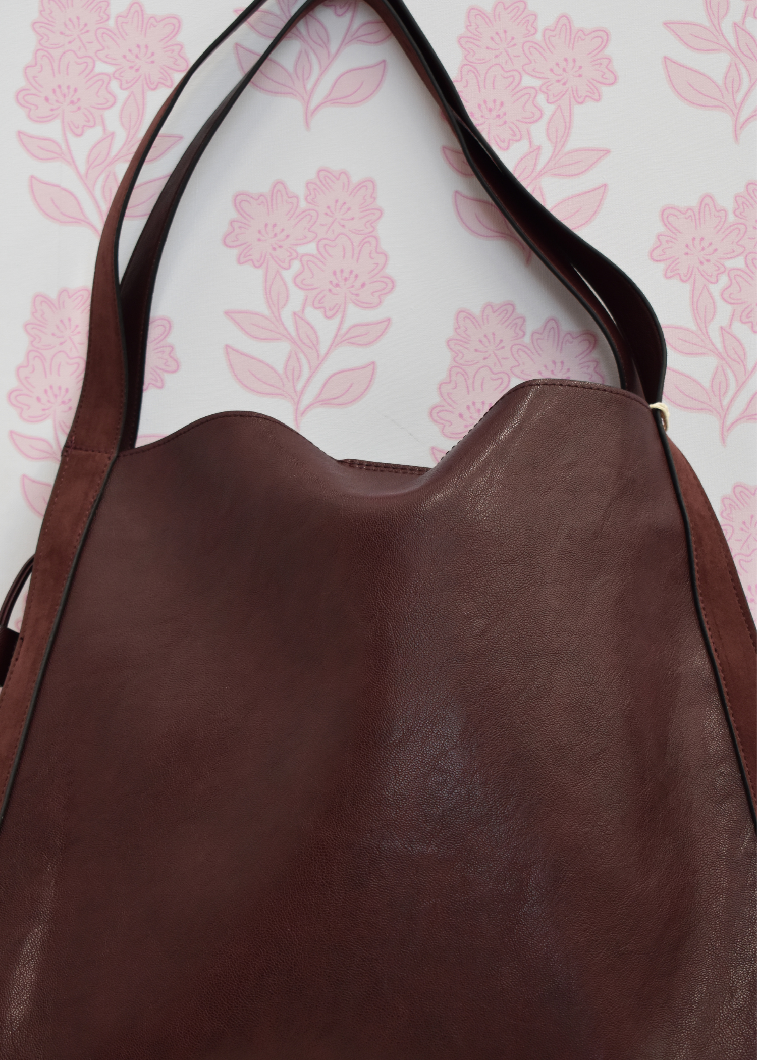 Burgundy shoulder bag featuring spacious interior design