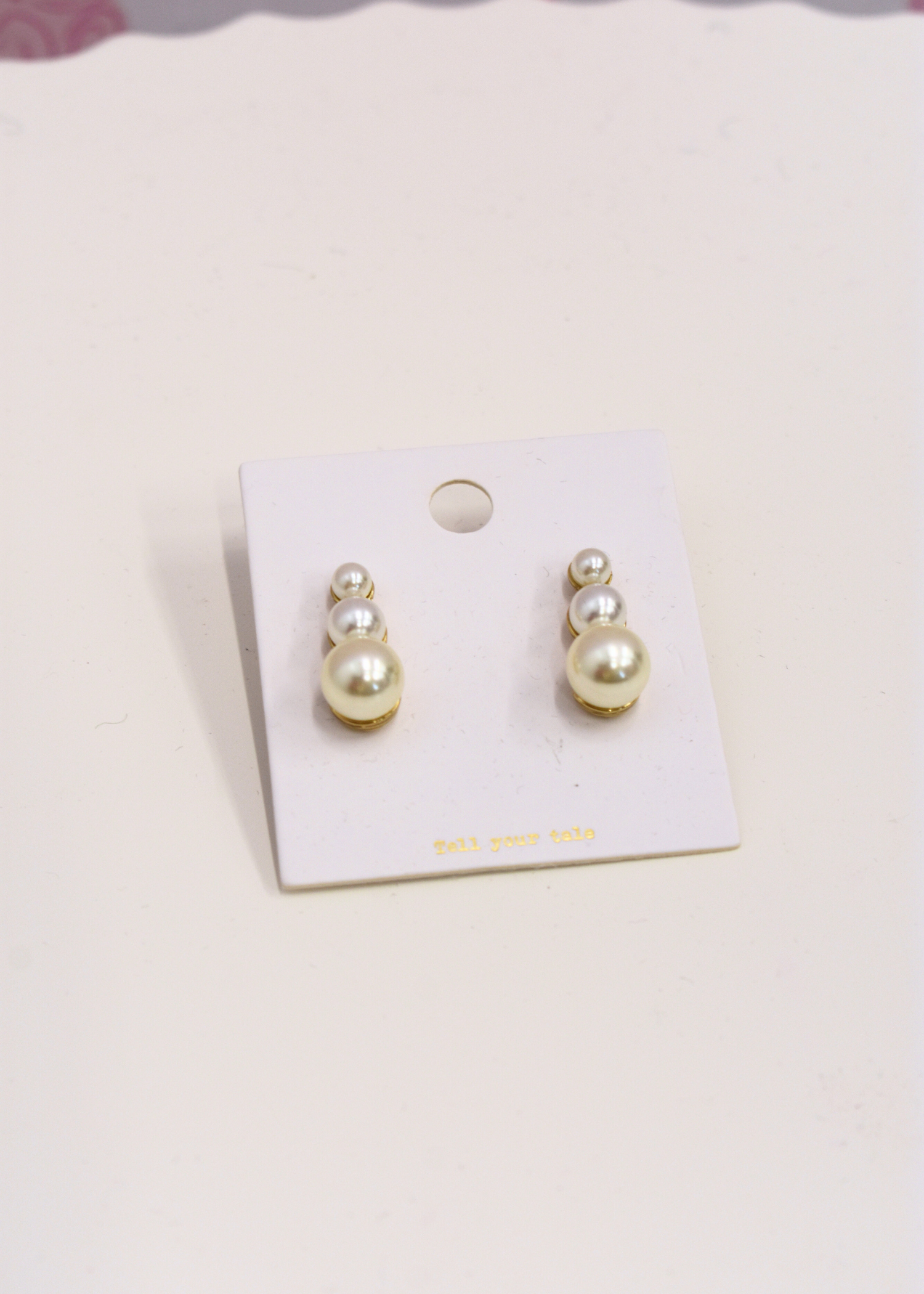 Graduated pearl earrings with elegant drop design