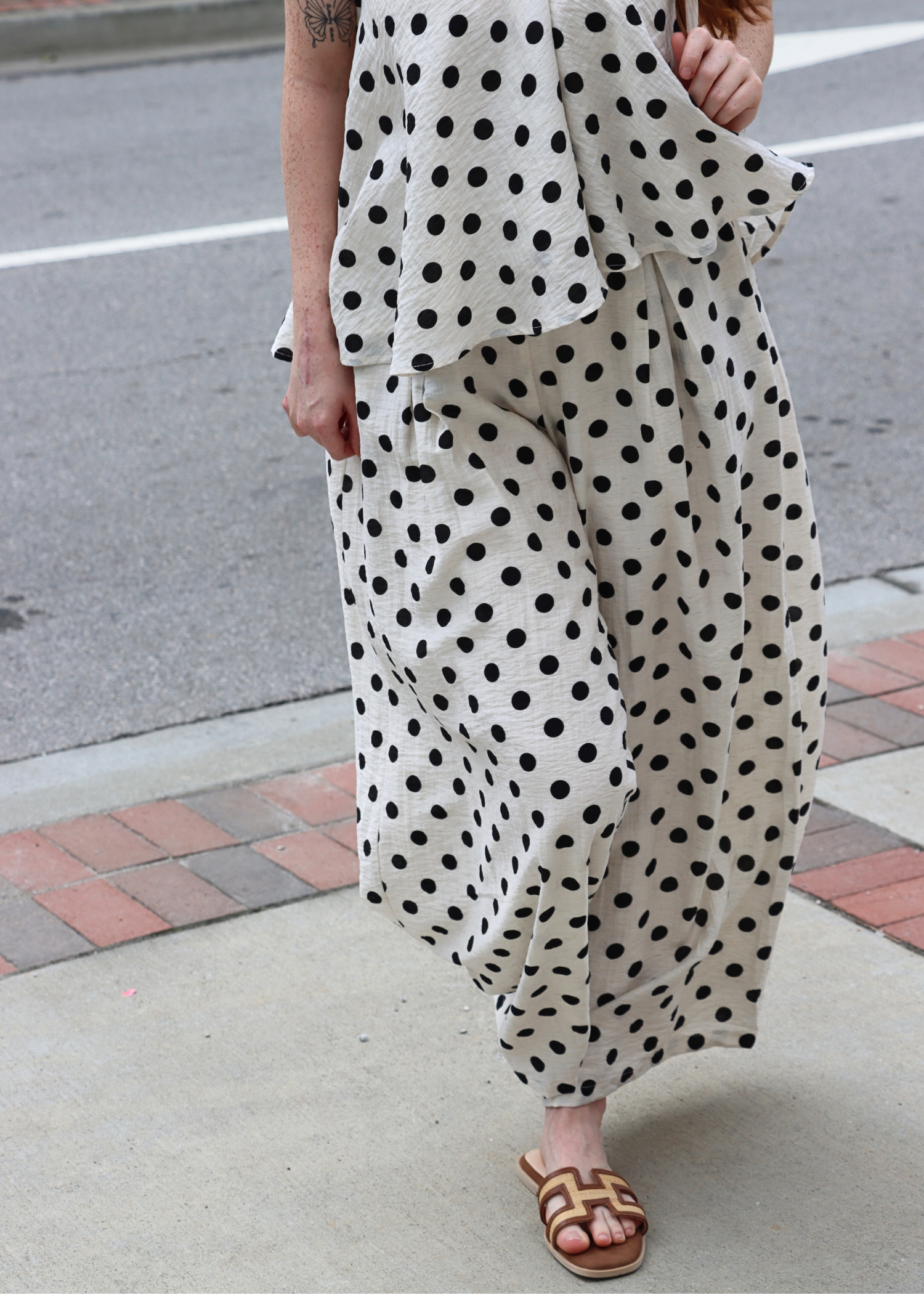 Close Up of high rise polka dot linen pants with relaxed wide leg silhouette