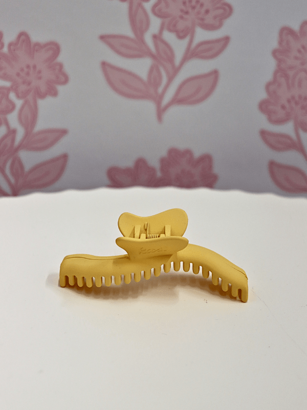 Midi Wavy Hold Everything Claw Clip - Matte Butter Yellow - MerciGrace BoutiqueHair Clips
