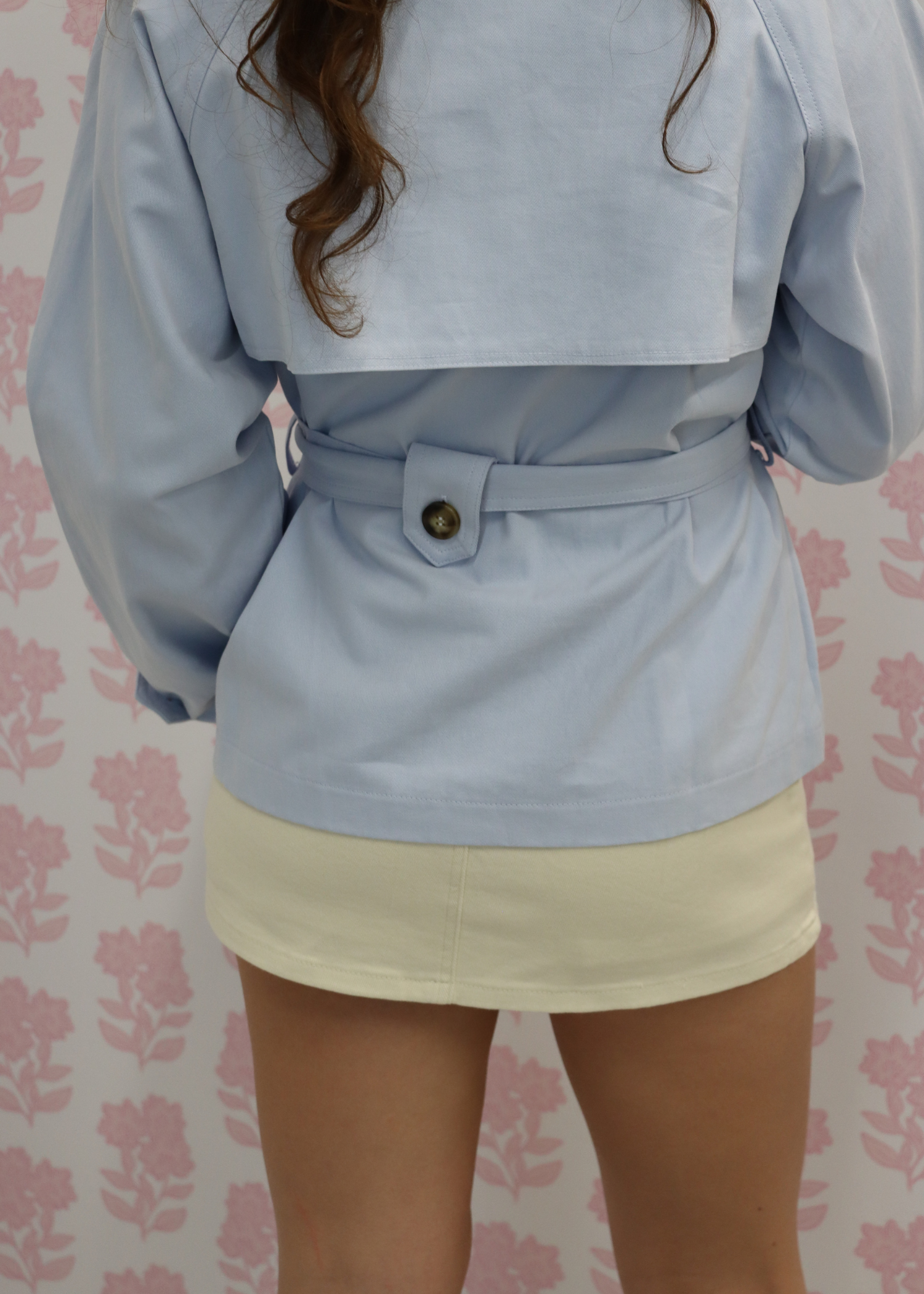 Close up of Bree mid-rise cream skort fabric and fit