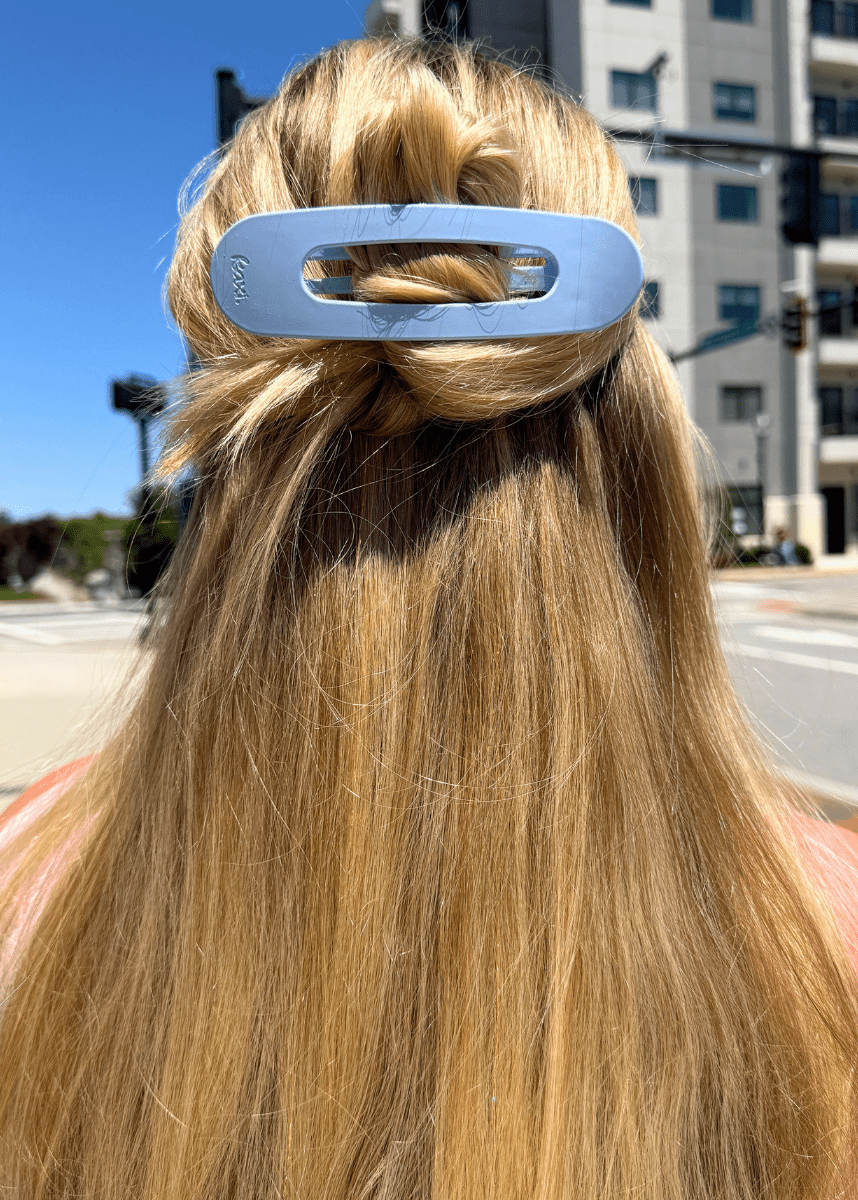 Oversized Lay Down Claw Clip - Shiny Baby Blue