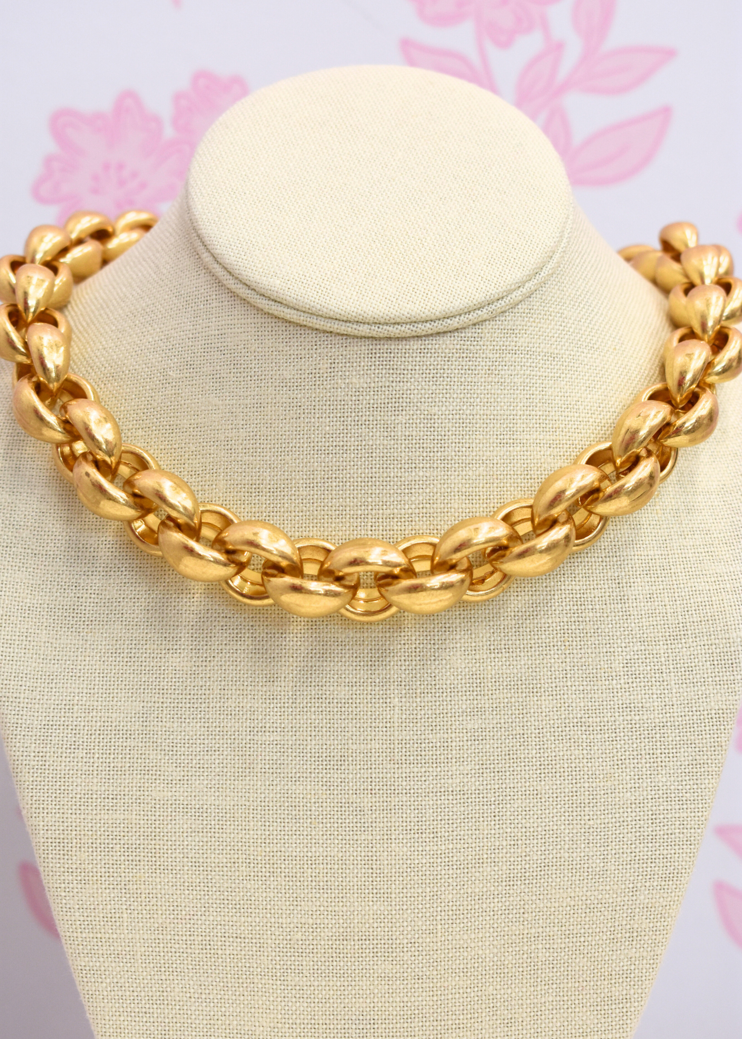 Statement chunky gold chain necklace with retro inspired design