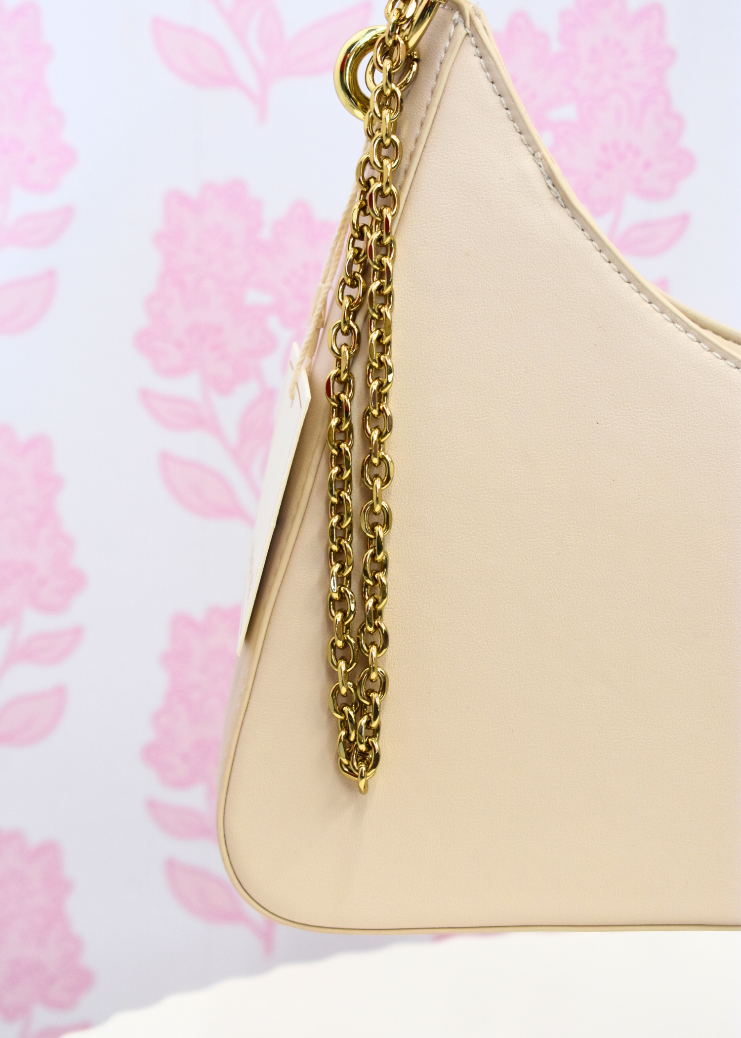 Cream shoulder bag with lightweight structure and spacious interior